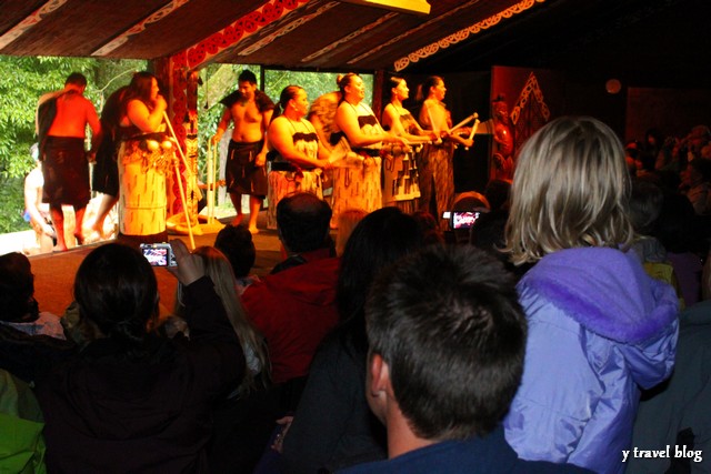 Tamaki village dancing