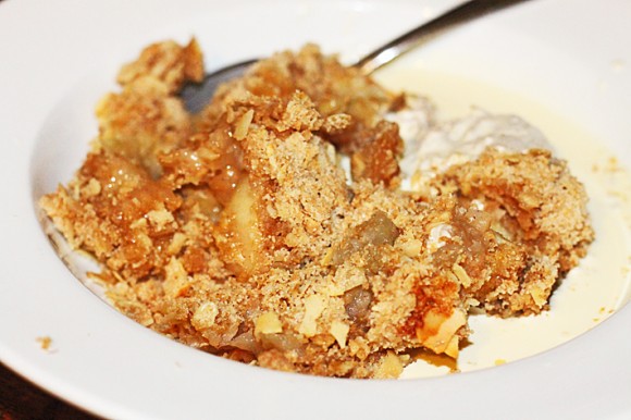 Almond and apple crumble